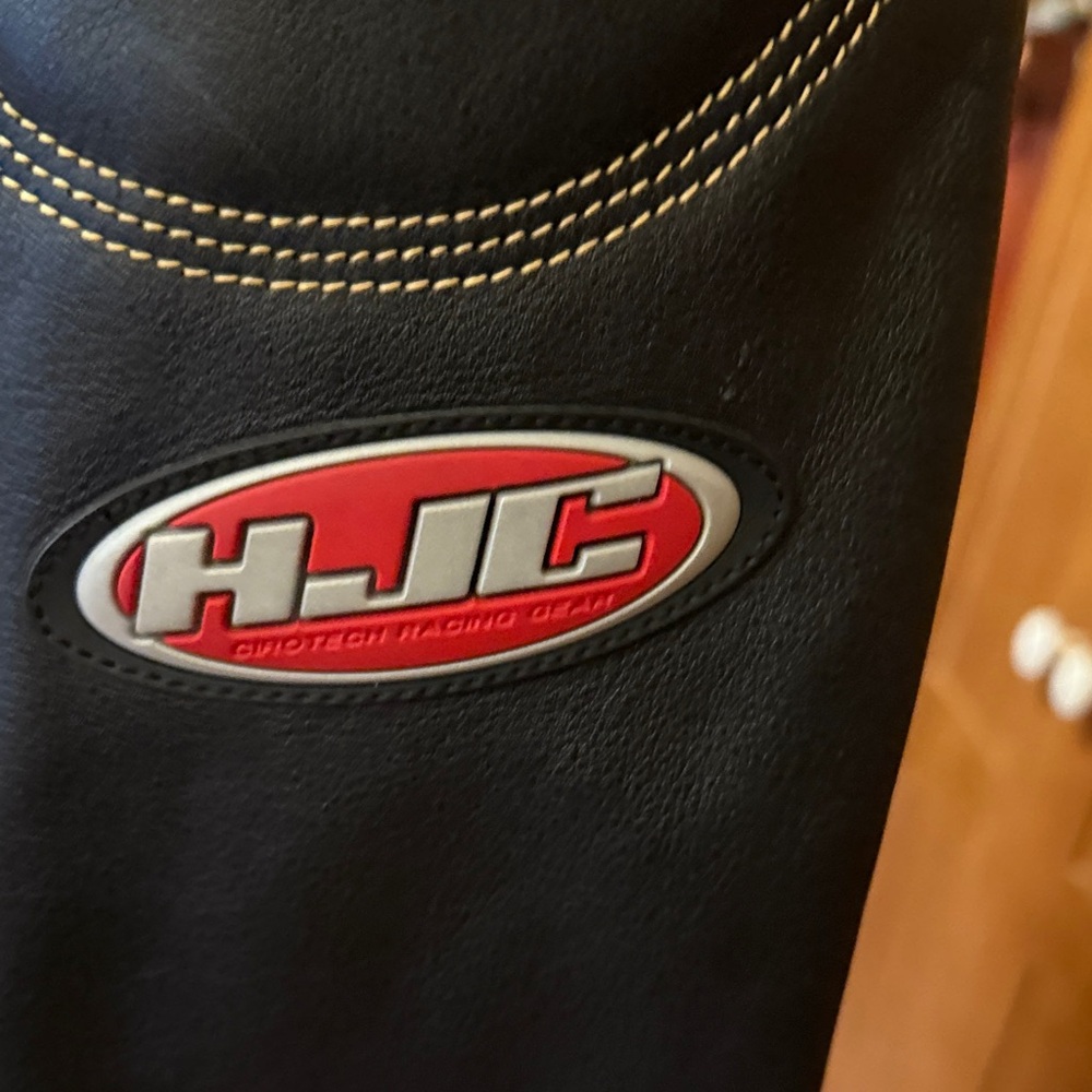 HJC professional Black and Red Leather Motorcycle Jacket. 48 - Picture 10 of 15